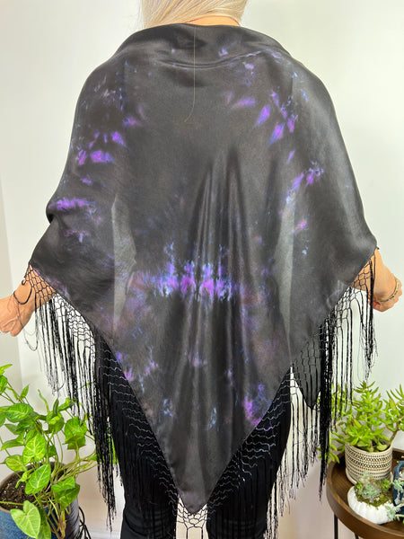 Triangular fringe shawl