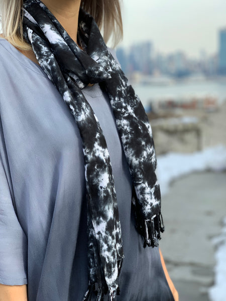 Oversized scarf (black/white)