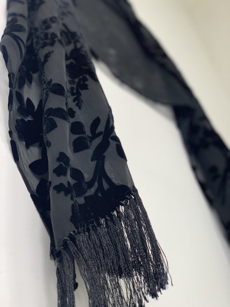 Surrender velvet shawl