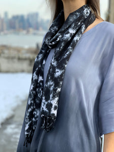 Oversized scarf (black/white)